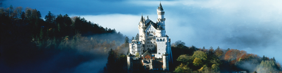 Schwangau: Schloss Neuschwanstein und Alpen Copyright: DZT/ Hans Peter Merten